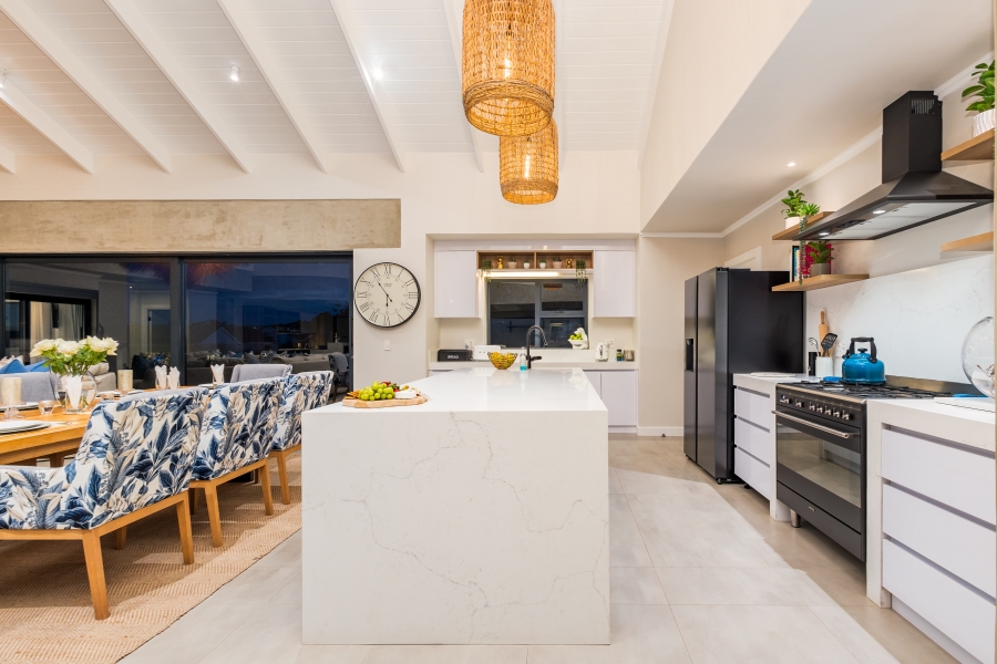 6 Bedroom Property for Sale in Brackenridge Western Cape